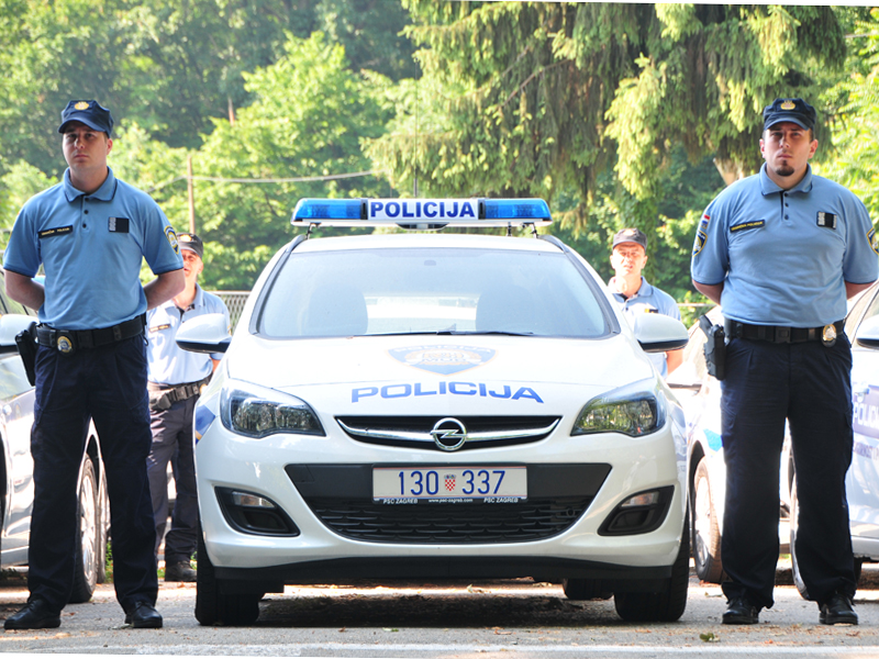 Slika /slike/Auti Schengen/Opel astra s obiljezjima_2.jpg